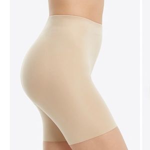 SPANX Suit Your Fancy Booty Booster Mid-Thigh Padded Butt Short Natural Medium